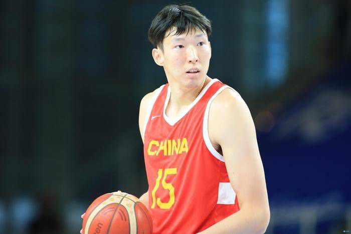 媒体人@吴頔basketball更新社媒表示：“一个联赛的核心价值是比赛质量，广厦对判罚不满，裁判水平需要提高是一方面，另一方面，广厦直接将最后一节半比赛变为垃圾时间，这种做法直接影响到CBA的品牌价值，影响到所有赞助商和球员工作人员的利益。